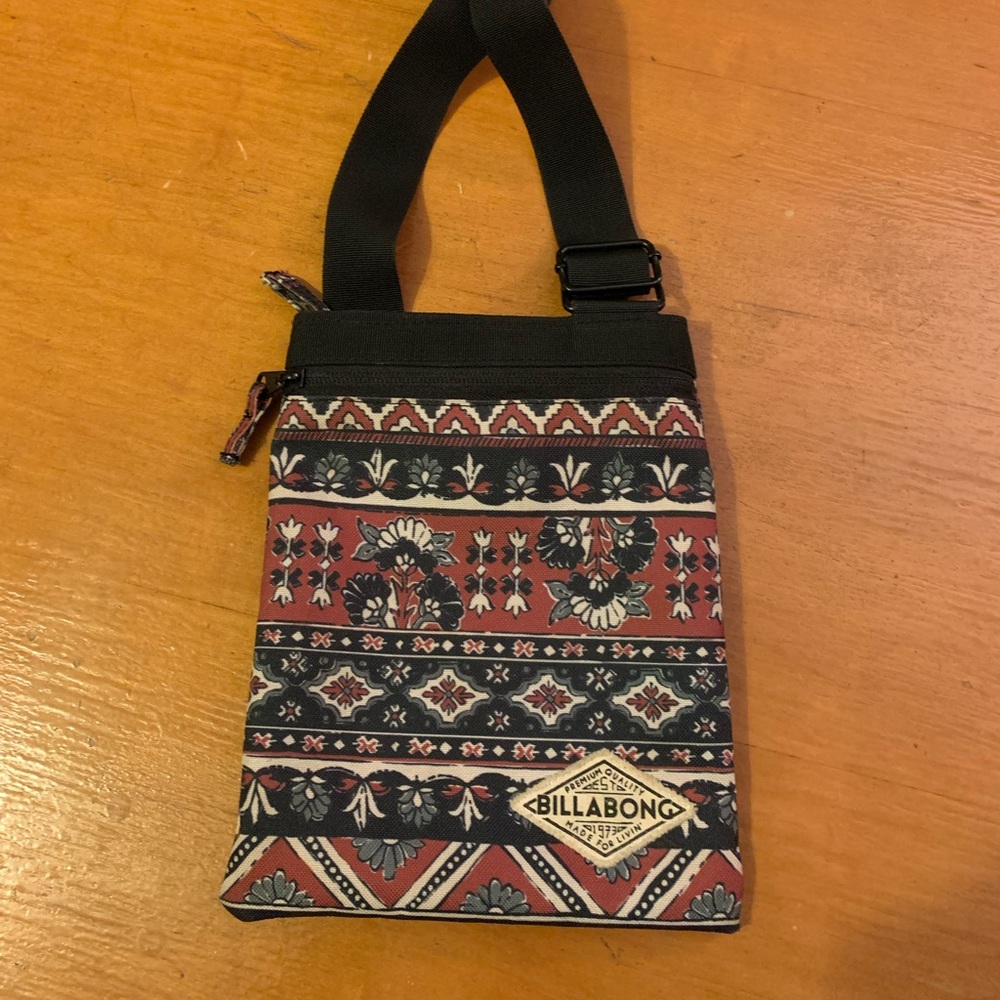 Billabong Good Vibes Cross Body sling Purse Bag Great Condition